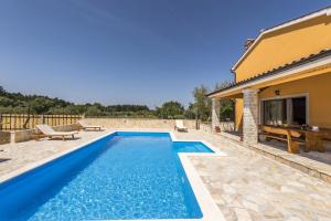 Spacious Four-Bedroom Villa Marija Kloštar 