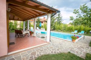 Pleasant Villa Valmonida with Pool, Sauna, Gym and BBQ 