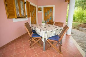 Pleasant Villa Valmonida with Pool, Sauna, Gym and BBQ 