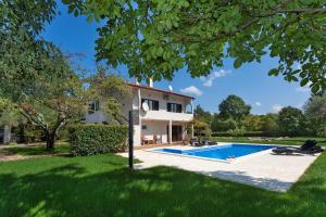 Apartment Doris with Private Pool and large Garden