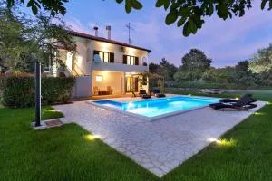 Apartment Doris with Private Pool and large Garden - Nova Vas