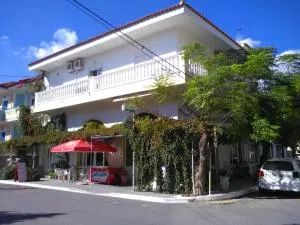 卡琳和尼科斯酒店 - 伊莱恩