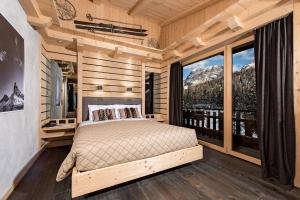 Suite with Lake View room in Albergo Chalet Lago Antorno