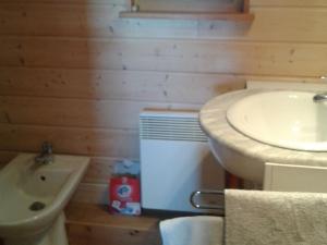 Chalets Beautiful Chalet with Terrace Garden Barbecue Parking : photos des chambres