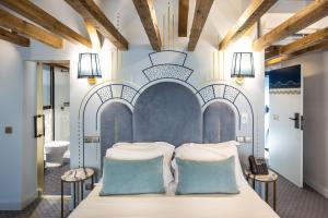 Deluxe Room with Balcony room in The Lift Boutique Hotel