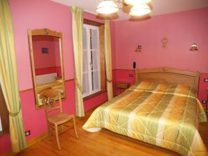 Hotels Hotel De Calais : photos des chambres