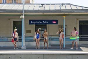 Sejours chez l'habitant une chambre ENGHIEN LES BAINS centre gare : photos des chambres