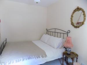 Traditional homely welsh town house, 4 bedroom "aunty Marys"