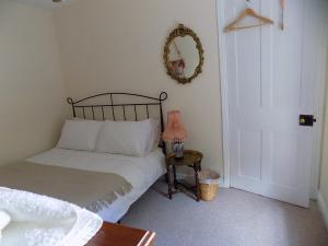 Traditional homely welsh town house, 4 bedroom "aunty Marys"