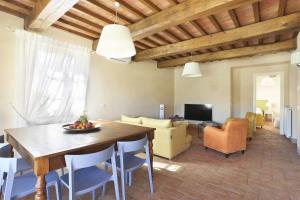 Il Grappolo by Salogi Villas