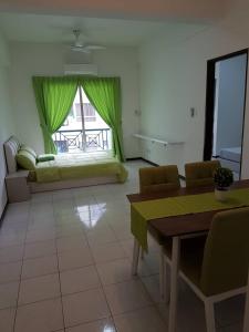 Api Api Centre Apartment Homestay