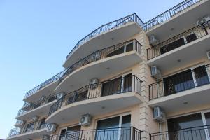 Akra Apartments