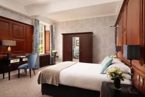 King Terrace Room with Patio Access room in Mottram Hall