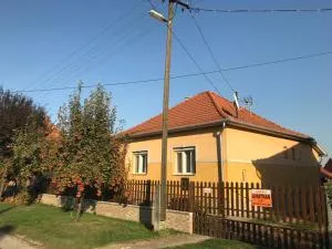 Golden Apartman - Egyek