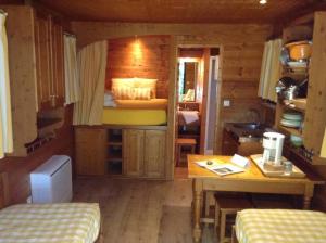 Campings Roulottes et Cabanes de Saint Cerice : photos des chambres