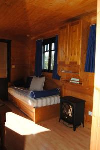 Campings Roulottes et Cabanes de Saint Cerice : photos des chambres