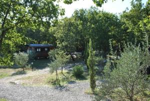 Campings Roulottes et Cabanes de Saint Cerice : photos des chambres