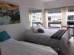 Tango Pop Junto al Obelisco en 820 Avenida Corrientes