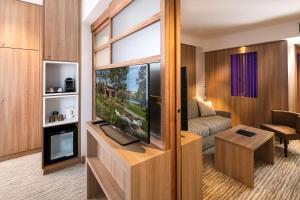 Hotels Best Western Plus Le Lavarin : Suite Junior avec Lit King-Size
