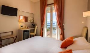 Double or Twin Room with Terrace - Sea View room in Best Western Regina Elena