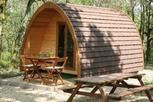 Campings Roulottes et Cabanes de Saint Cerice : photos des chambres