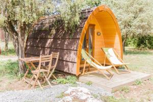 Campings Roulottes et Cabanes de Saint Cerice : photos des chambres