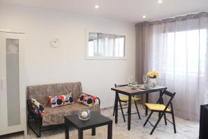 Sunny City Center Apartment