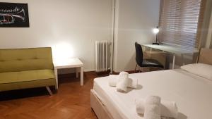 Violet Errathens Apartment - Athens Center, 7 BD, 3 BATH