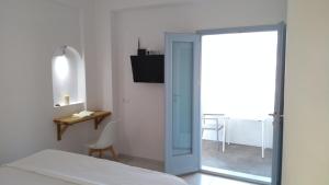 Double or Twin Room with Partial Sea View