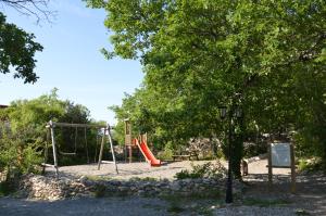 Campings Roulottes et Cabanes de Saint Cerice : photos des chambres