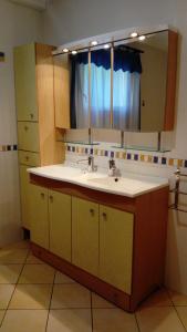 Appartements L'Esthelio Gites ou L'Esthelio Spa avec Jacuzzi et Sauna : photos des chambres