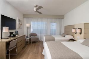 Deluxe Ocean View Double Beds room in Riu Plaza Miami Beach