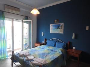 Apergis Rooms Syros Greece