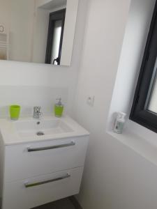 Appartements Room in Toulouse Studio 4 proche Airbus a TOULOUSE ST Martin du Touch : photos des chambres