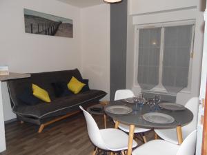 Appartements Avec JARDINET sans vis a vis Plein centre ville au RDC 350m de la plage : photos des chambres