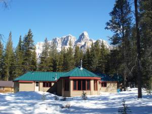 HI-Castle Mountain Hostel