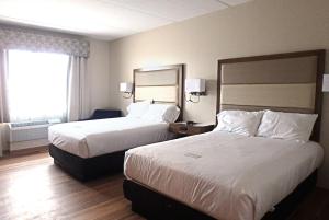 Queen Room with Two Queen Beds - Non-Smoking room in Wyndham Garden State College