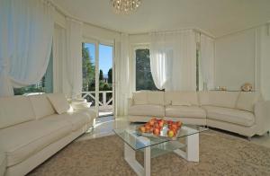 Villa Sabine: New Modern villa with Private pool