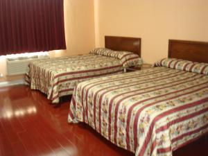 Queen Room with Two Queen Beds - Non-Smoking room in Travel Inn