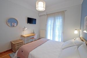 Large, Sunny, Modern apartment fully renovated, next to Agia Sofia