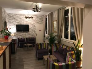 Hotels HOTEL LES IRIS : photos des chambres