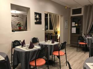 Hotels HOTEL LES IRIS : photos des chambres