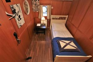 Single Room with Shared Shower and Toilet room in Hotel Barken Viking