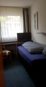 Single Room with Shower room in Hotel Garni