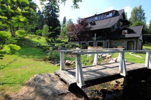 Guesthouse BORSZÓWKA by the creek exclusive, with access to a pool, sauna, and hot tub