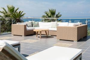 Villa Emilia front sea