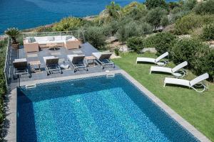 Villa Emilia front sea