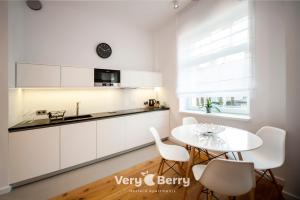 Very Berry - Orzeszkowej 14 - MTP Apartment, parking, check in 24h