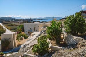 Aloni Cave House Milos Greece