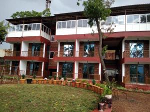 NANDANVAN TENT & RESORT TAPOLA